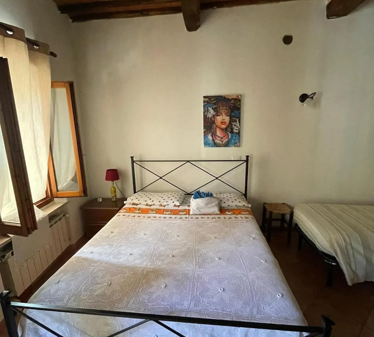 La Strega Ubriaca Bed & Breakfast Colle Val D'Elsa 0*,